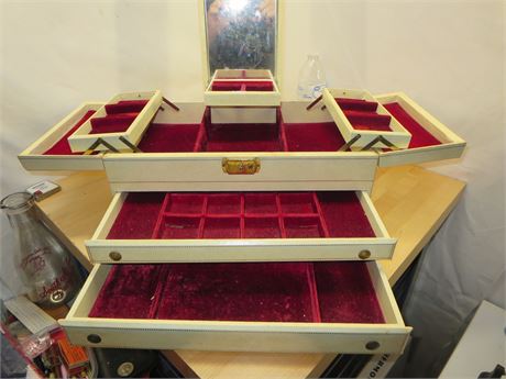 Vintage Huge Beautiful Jewelry Box Great Shape!!