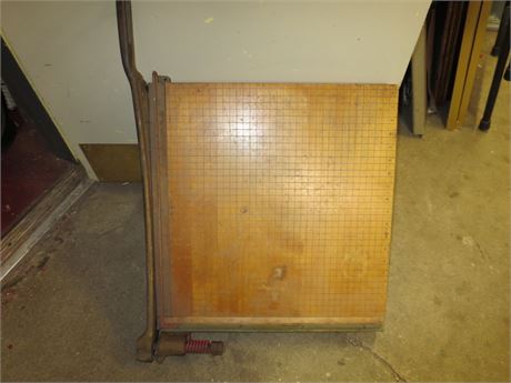 Heavy Duty Paper Cutter. Large.