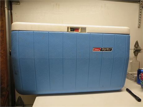 Vintage 17 Gallon Large Coleman Cooler NICE!!